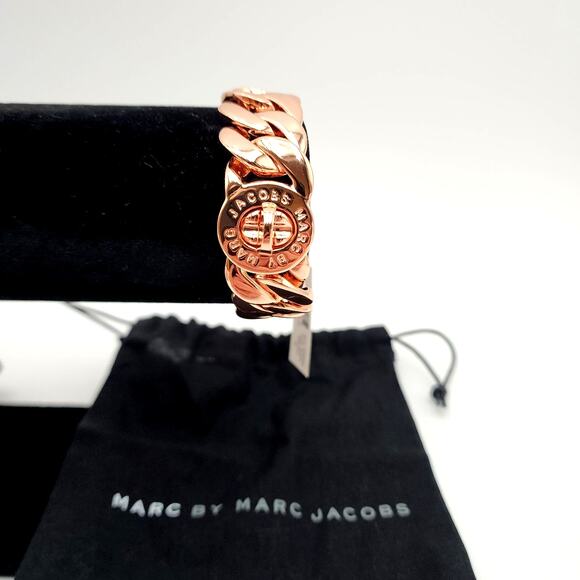 MARC BY MARC JACOBS Katie Turn Lock Rose Gold Bracelet 7.5" - Picture 2 of 14
